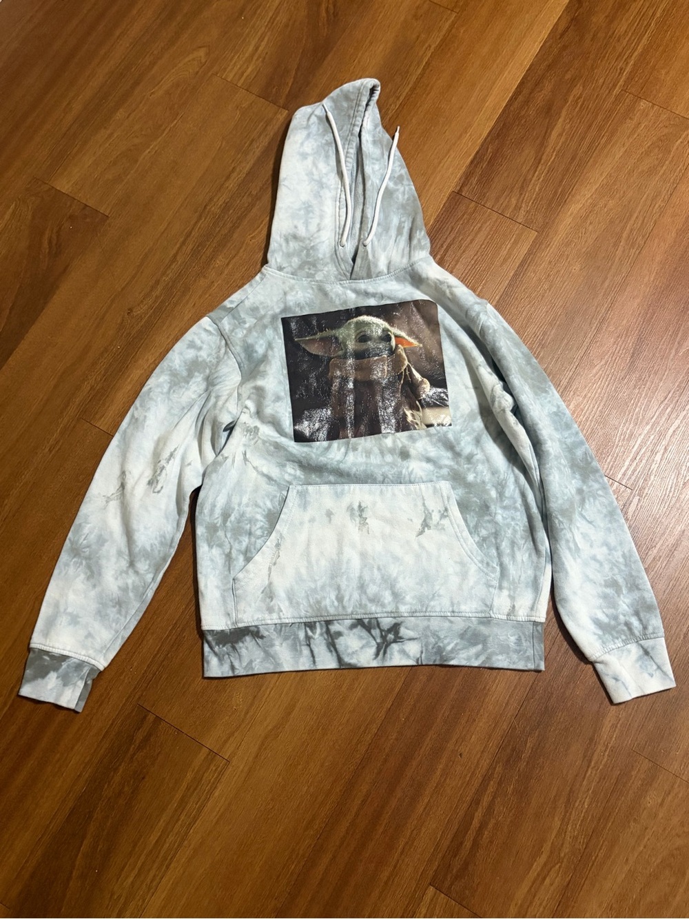 Star Wars Men’s Hoodie Baby Grogu Mandalorian White Gray Tie Dye Size Small EUC